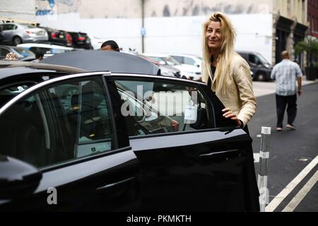Ada styliste Kokosar posant dans la rue en dehors de la Maryam Nassir montrer lors de la Fashion Week de New York - Sept 12, 2018 - Photo : Manhattan Piste ***pour un usage éditorial uniquement*** | conditions dans le monde entier Banque D'Images