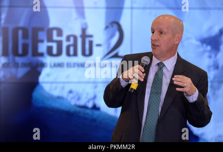 Vandenberg Air Force Base, Californie, USA. 13 Sep, 2018. Tim Dunn, directeur de lancement, la NASA's Kennedy Space Center, est vu lors d'une glace de la NASA, des nuages et land Elevation Satellite (ICESat-2-2), jeudi, d'prelaunch 13 septembre 2018, à Vandenberg Air Force Base, en Californie. La mission ICESat-2 permettra de mesurer l'évolution de la hauteur de la glace de la Terre. Crédit photo : NASA/Bill Ingalls) via la NASA Credit : NASA/globallookpress.com s/fil russe ZUMA/Alamy Live News Banque D'Images