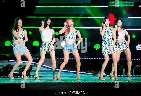 Berry Bon, Sep 8, 2018 : Groupe de fille de la Corée du Sud Berry Bon fonctionne à la vague de musique coréenne MBC 2018 concert à Séoul, Corée du Sud. Credit : Lee Jae-Won/AFLO/Alamy Live News Banque D'Images