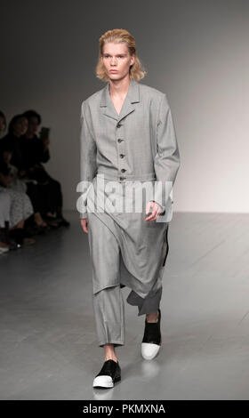 Londres, Royaume-Uni. 14Th Sep 2018. A model au J. JS Lee Voir le premier jour de la Semaine de la mode à Londres, Angleterre le 14 septembre 2018. Credit : Han Yan/Xinhua/Alamy Live News Banque D'Images