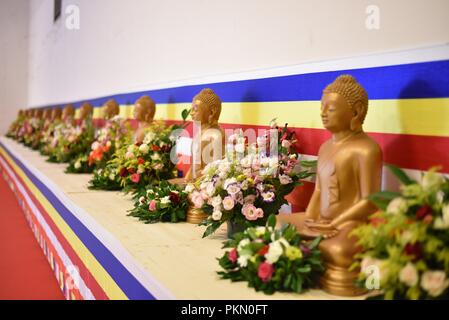 Napoli, Italie. 14Th Sep 2018. Les idoles traditionnelles avec des fleurs sont vus pendant le festival.Le Festival dell'Oriente retourne à Naples pour trois jours, à l'exposition ''Mostra d'Oltremare''. Immersion totale dans la culture orientale et les traditions d'un continent sans bornes avec la gastronomie typique, sone/SOPA Banque D'Images