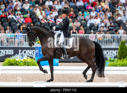 Tryon, USA. 14Th Sep 2018. 14 septembre 2018, USA, Tryon : Sport équestre/Polyvalence : dressage, Championnat du monde, Grand Prix Spécial, décision individuelle Dorothee Schneider de Allemagne sur l'Sammy Davis Jr. Crédit : Stefan Lafrentz/dpa/Alamy Live News Banque D'Images