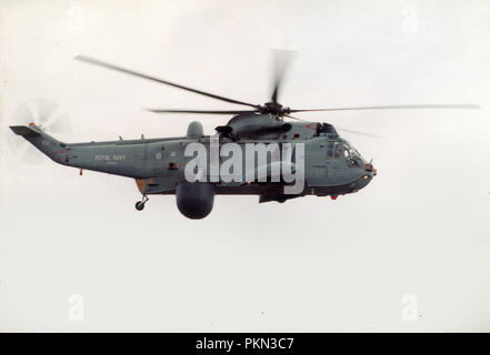 L'image de fichier La Royal Navy l'ASaC Sea King MK 7 sont à faire un dernier passage aérien sur le Sud Ouest de l'Angleterre le 18 septembre 2018 pour marquer la fin de quarante-neuf ans de service avec la Fleet Air Arm *$( AN ont volé l'air Bourne version d'alerte précoce des Sea King depuis 1982 photo montre l'un de l'original 2 849 AEW mk qui a commencé à fonctionner après les Malouines Banque D'Images