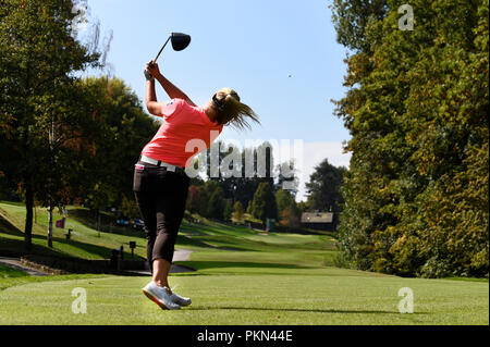 Evian, France. 14Th Sep 2018. M.Brooke Henderson, de Canada joue un coup au cours du deuxième tour de l'Evian Championship à Evian-les-Bains, France, le 14 septembre, 2018. Crédit : Alain Grosclaude/Xinhua/Alamy Live News Banque D'Images