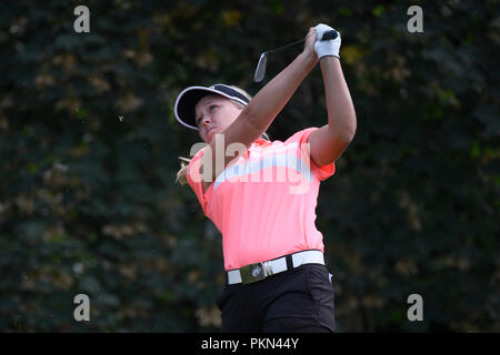 Evian, France. 14Th Sep 2018. M.Brooke Henderson, de Canada joue un coup au cours du deuxième tour de l'Evian Championship à Evian-les-Bains, France, le 14 septembre, 2018. Crédit : Alain Grosclaude/Xinhua/Alamy Live News Banque D'Images