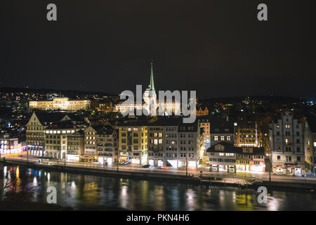 Les arcs-en-ciel de nuit de Zurich Banque D'Images