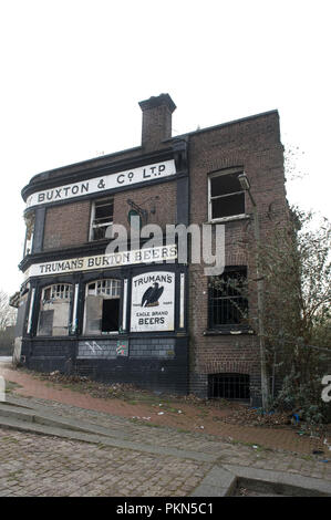 Le Victoria pub, dans Charlton, SE7 ; le sud-est de Londres, Angleterre, et fermé depuis quelques années à l'abandon Banque D'Images