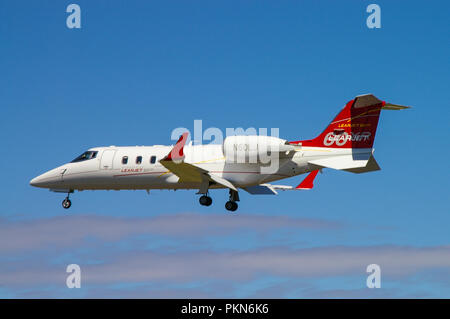 Bombardier Learjet 60XR avion d'affaires Learjet 60, avion d'affaires, avion à jet privé. N60LG. Voler dans le ciel bleu. Queue spéciale Banque D'Images