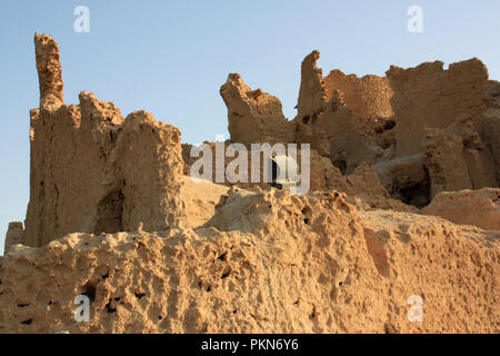 Vue sur les ruines du Siwa Shali, l'ancienne forteresse à l'oasis de Siwa, Egypte Banque D'Images