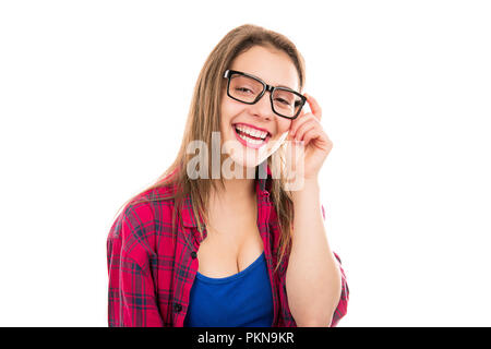 Jolie femme teenage à lunettes et à la chemise à carreaux à huis clos isolé sur fond blanc Banque D'Images