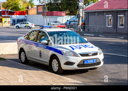 Samara, Russie - septembre 9, 2018 : Fédération de voiture de police de l'état de l'inspection automobile ville garées dans la rue en journée d'été Banque D'Images