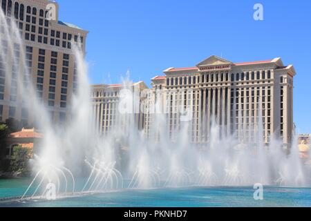 LAS VEGAS, USA - 14 avril 2014 : Fontaines en face de Bellagio casino à Las Vegas. Bellagio est parmi les 15 plus grands hôtels du monde avec 3 950. Banque D'Images