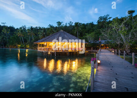 Resort Papouasie Explorer les plongeurs, Raja Ampat, Papouasie occidentale, en Indonésie Banque D'Images