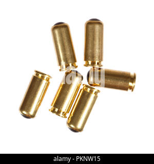 9mm bullet pour un fusil isolé sur fond blanc. Photo haute résolution. Banque D'Images