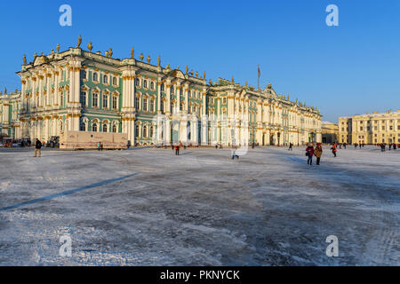 Saint Petersburg, Russie - le 23 janvier 2018 : vue sur la Place du Palais avec le Palais d'hiver en hiver Banque D'Images