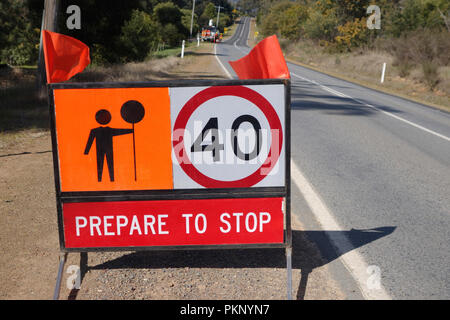Se préparer à l'arrêt sur une route de campagne, Victoria, Australie Banque D'Images