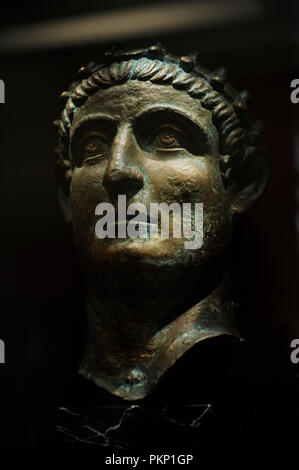 Constantin le Grand (272-337 AD). Empereur Romain. Buste en bronze. Le Musée d'histoire allemande. Berlin. L'Allemagne. Banque D'Images