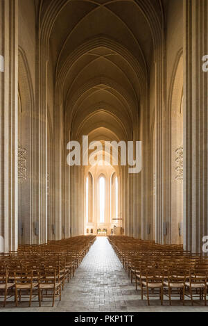 Copenhague. Le Danemark. L'intérieur de l'église de Grundtvig. Allée centrale conçu par l'architecte danois Peder Vilhelm Jensen Klint (1853-1930), construit en 1913 mem Banque D'Images