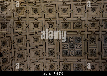 Séville, Espagne- 18 juin 2017 : Les design pattern du plafond à l'intérieur de la cathédrale gothique à Séville, Espagne Juin 2017 Banque D'Images