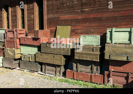 Caisses en bois pour le stockage et le transport d'armes Banque D'Images