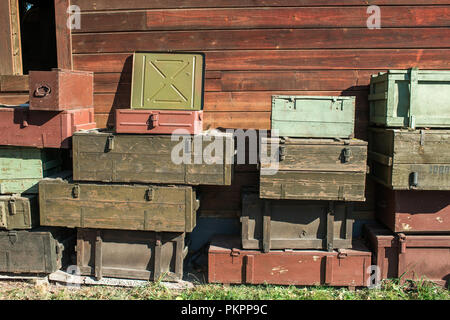 Caisses en bois pour le stockage et le transport d'armes Banque D'Images