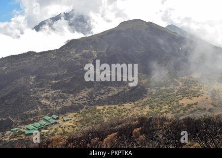 Le Mont Meru vu de peu de Meru, Parc National d'Arusha, Tanzanie Banque D'Images