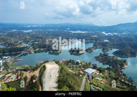 Guatape lake vue depuis le dessus du célèbre Rocher (Piedra) Banque D'Images