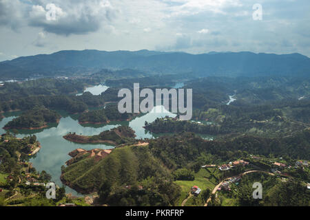 Guatape lake vue depuis le dessus du célèbre Rocher (Piedra) Banque D'Images