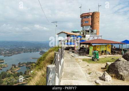 Guatape, Antioquia / Colombie - 23 Février 2018 : boutiques sur le dessus de la Piedra (Rock) Banque D'Images