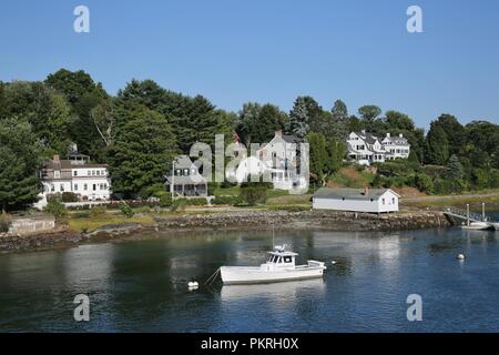 Bateau sur la rivière York, Maine, États-Unis Banque D'Images