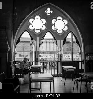 À l'intérieur de Bradford, Wool Exchange, maintenant une succursale de la librairie Waterstones. Banque D'Images