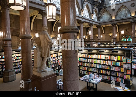 À l'intérieur de Bradford, Wool Exchange, maintenant une succursale de la librairie Waterstones. Banque D'Images