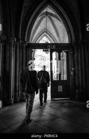 À l'intérieur de Bradford, Wool Exchange, maintenant une succursale de la librairie Waterstones. Banque D'Images