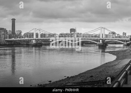 Chelsea Bridge sur la Tamise Banque D'Images