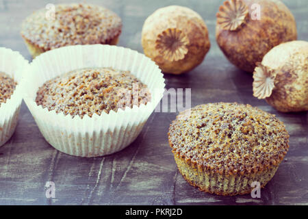 Des muffins aux graines de pavot Banque D'Images