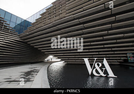 Vue extérieure de la nouvelle conception de V & A Museum sur le front de Dundee, Dundee, Ecosse. Banque D'Images