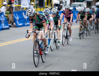 Le womens pro domaine à l'Air Force Cycling Classic le 13 mai 2010, à Arlington, en Virginie. Banque D'Images