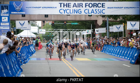 Le womens pro domaine à l'Air Force Cycling Classic le 13 mai 2010, à Arlington, en Virginie. Banque D'Images