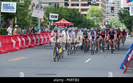 Le womens pro domaine à l'Air Force Cycling Classic le 13 mai 2010, à Arlington, en Virginie. Banque D'Images