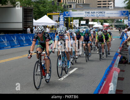 Le womens pro domaine à l'Air Force Cycling Classic le 13 mai 2010, à Arlington, en Virginie. Banque D'Images