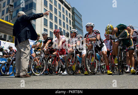 Les hommes pro champ pendant l'Air Force Cycling Classic Clarendon Cup le 12 mai 2010, à Arlington, en Virginie. Banque D'Images