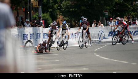 Les hommes pro champ pendant l'Air Force Cycling Classic Clarendon Cup le 12 mai 2010, à Arlington, en Virginie. Banque D'Images