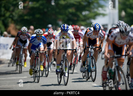 Les hommes pro champ pendant l'Air Force Cycling Classic Clarendon Cup le 12 mai 2010, à Arlington, en Virginie. Banque D'Images