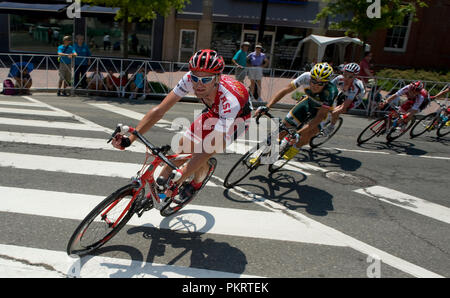 Les hommes pro champ pendant l'Air Force Cycling Classic Clarendon Cup le 12 mai 2010, à Arlington, en Virginie. Banque D'Images