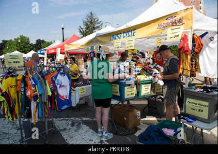 L 'expo' vendeurs ligne à la Air Force Cycling Classic Clarendon Cup le 12 mai 2010, à Arlington, en Virginie. Banque D'Images