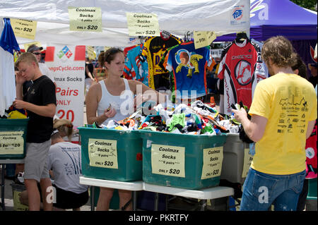 L 'expo' vendeurs ligne à la Air Force Cycling Classic Clarendon Cup le 12 mai 2010, à Arlington, en Virginie. Banque D'Images