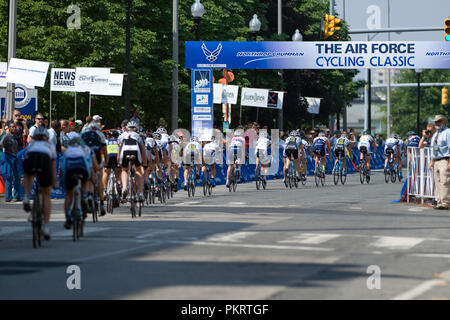 Le Womens pro champ pendant l'Air Force Cycling Classic Clarendon Cup le 12 mai 2010, à Arlington, en Virginie. Banque D'Images