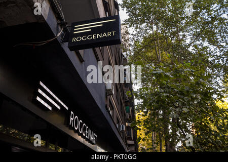 BELGRADE, SERBIE - 12 septembre 2018 : Roggenart logo sur leur magasin principal et une boulangerie à Belgrade. Roggenart est une chaîne de boulangeries, speciali Banque D'Images