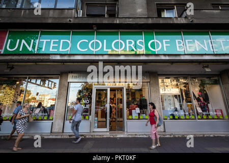 BELGRADE, SERBIE - 12 septembre 2018 : United Colors of Benetton logo sur leur magasin principal à Belgrade Benetton Group est l'un des plus grands et des textiles Banque D'Images