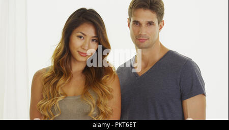 Portrait de couple interracial Banque D'Images
